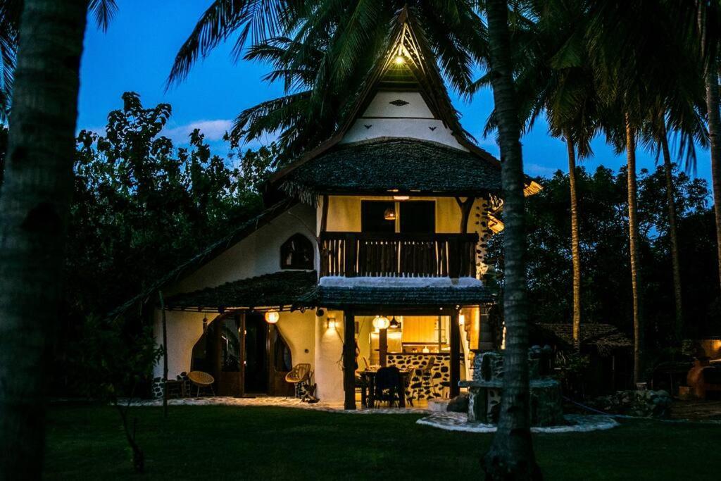Beach-Front Sumbawa Surf House Lemonga Exterior foto
