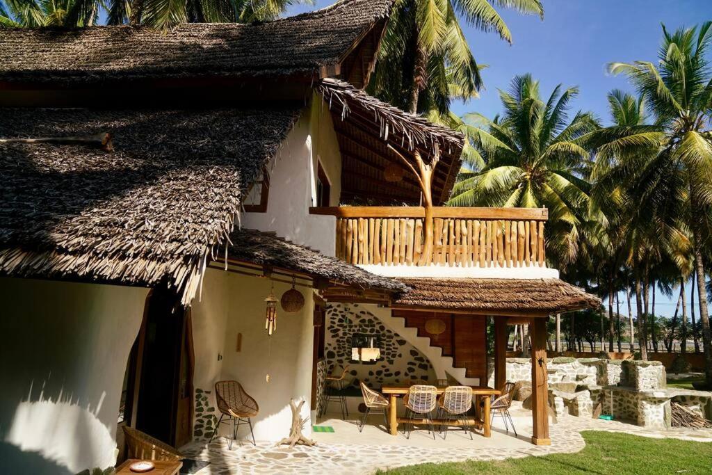 Beach-Front Sumbawa Surf House Lemonga Exterior foto